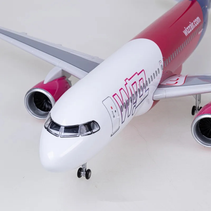 Wizzair 飛行機モデル 47 センチメートル 1/80 - Resin Art For Kids のレビューと価格